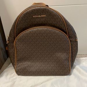 Michael kors abbey signature backpack
